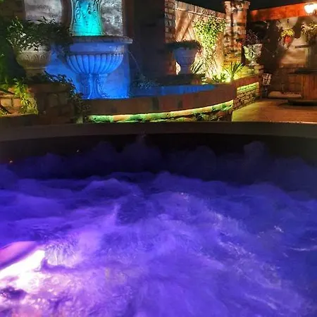 Castello Hostel *